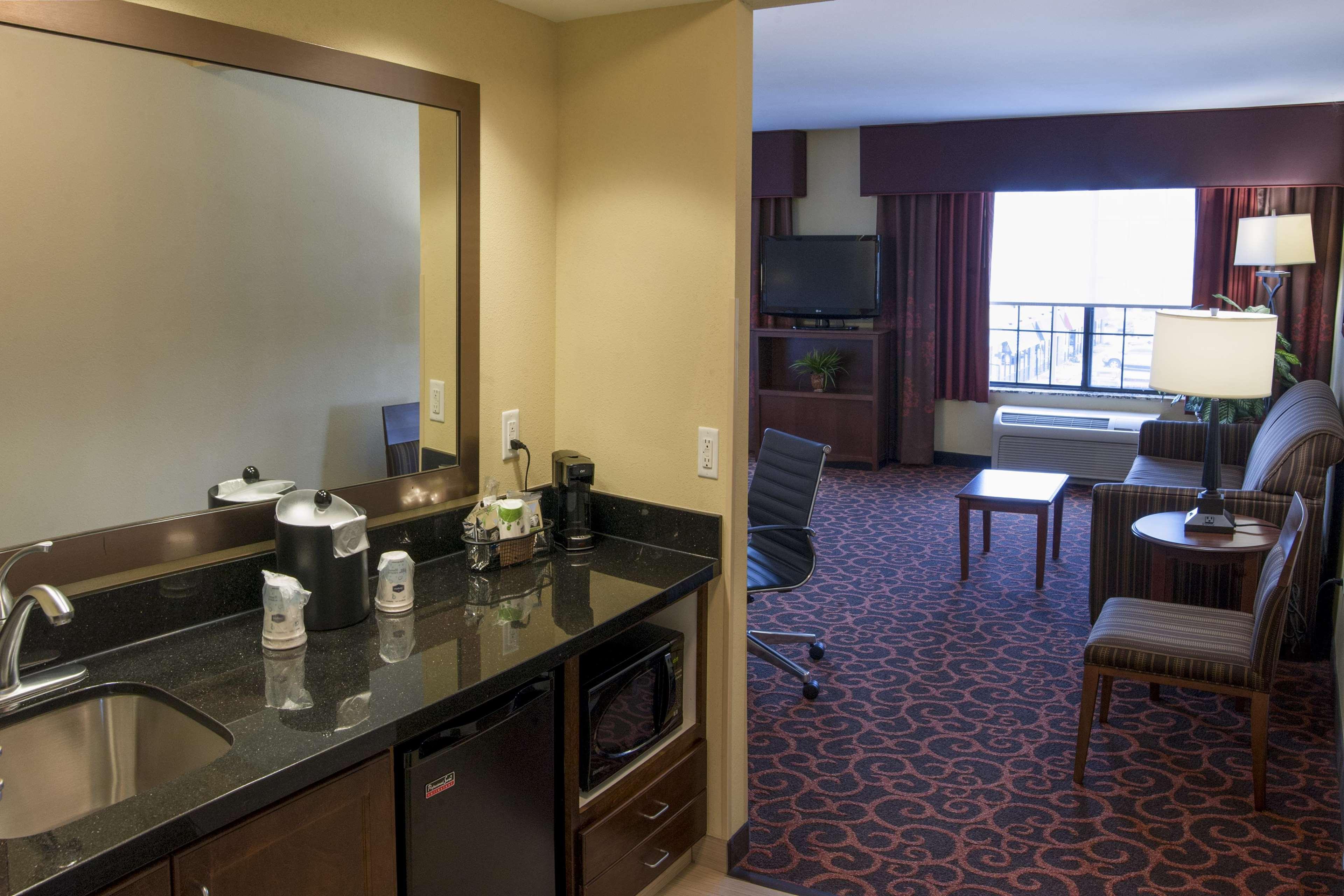 Hampton Inn & Suites Watertown Exterior photo