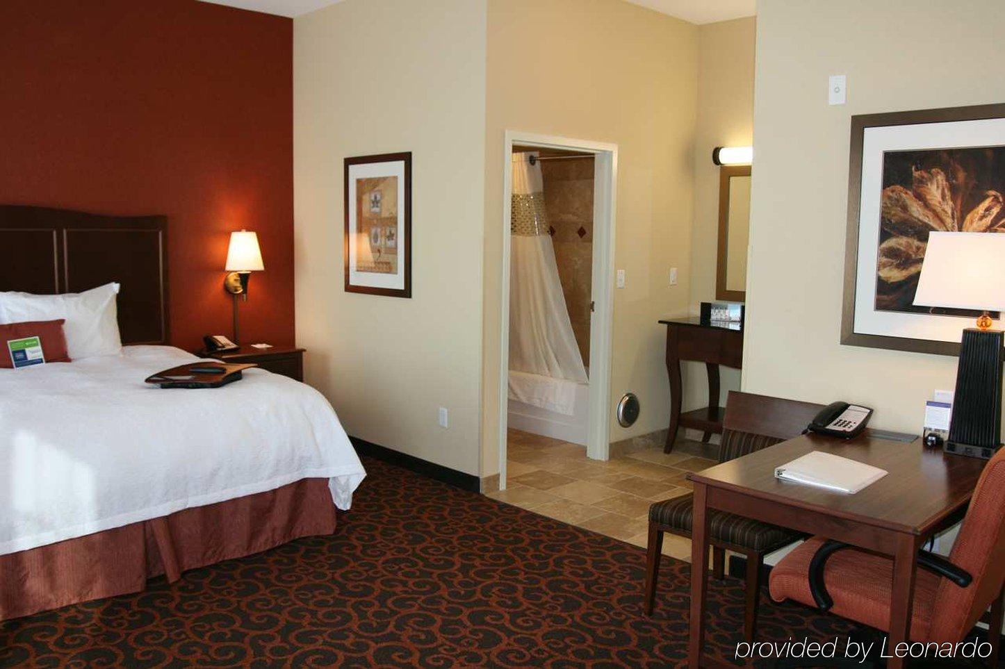 Hampton Inn & Suites Watertown Room photo